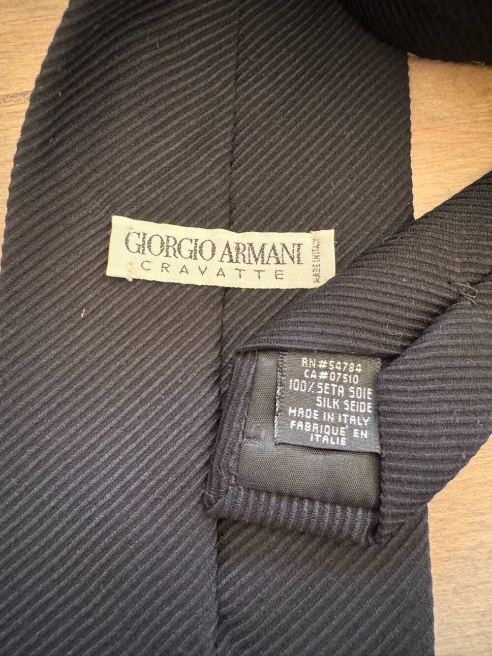 Sleek Sophistication! Giorgio Armani Black Twill Silk Tie - Picture 2 of 2